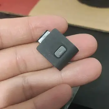Чехол DJI Osmo Action 4/3 USB-C Cover Оригинальные аксессуары Защищают порт USB-C и слот для карт microSD от попадания водяной пыли.